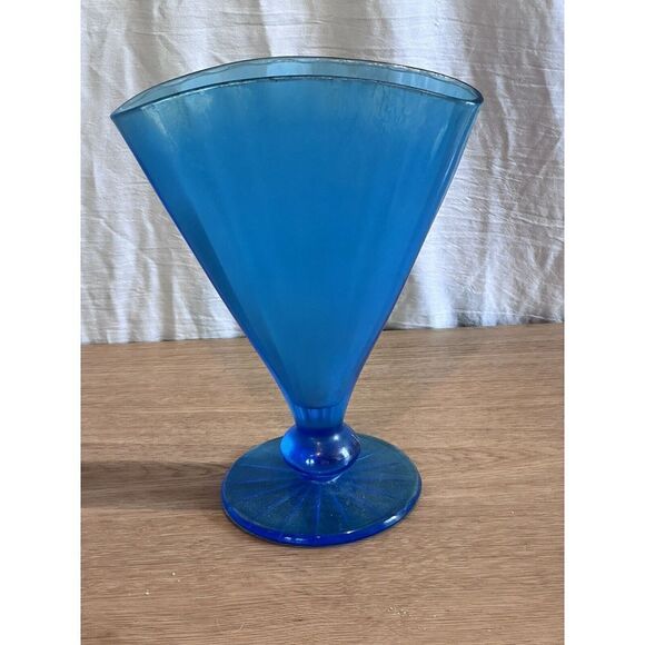 Art Glass, Fan Vase, Turquoise Blue Optic Ribbed Fan - Picture 3 of 7